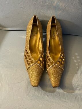 Gold Women's Pointed Toe Dress Pumps with Cutout Lattice